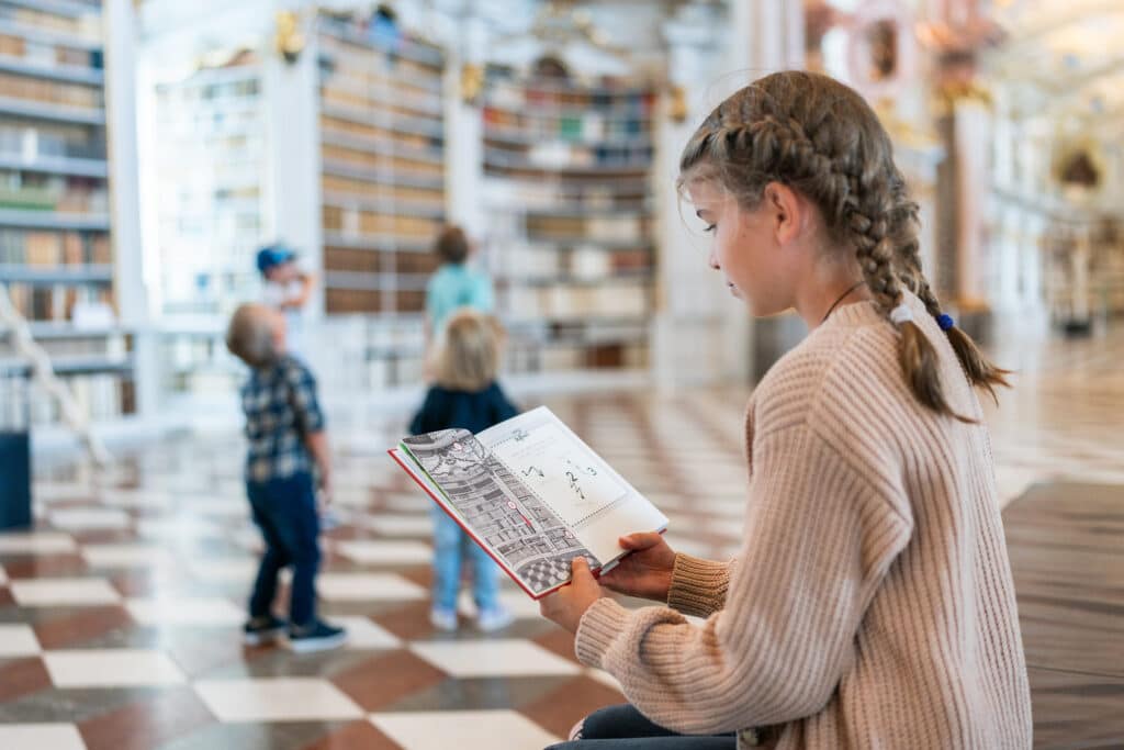 Stift Admont - Bibliothèque - Livre pour enfants sur la bibliothèque© Thomas Sattler