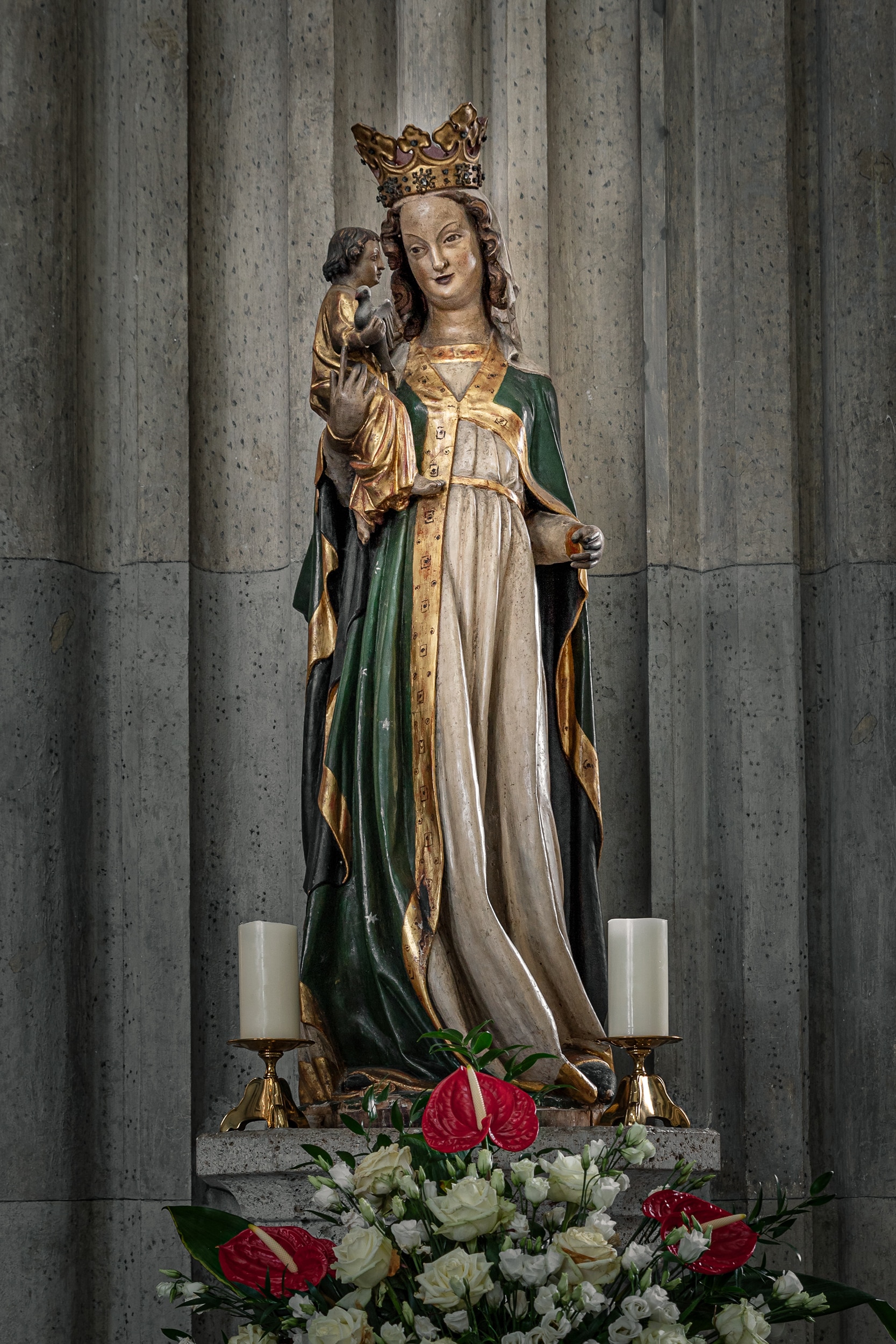 Madonna Statue www