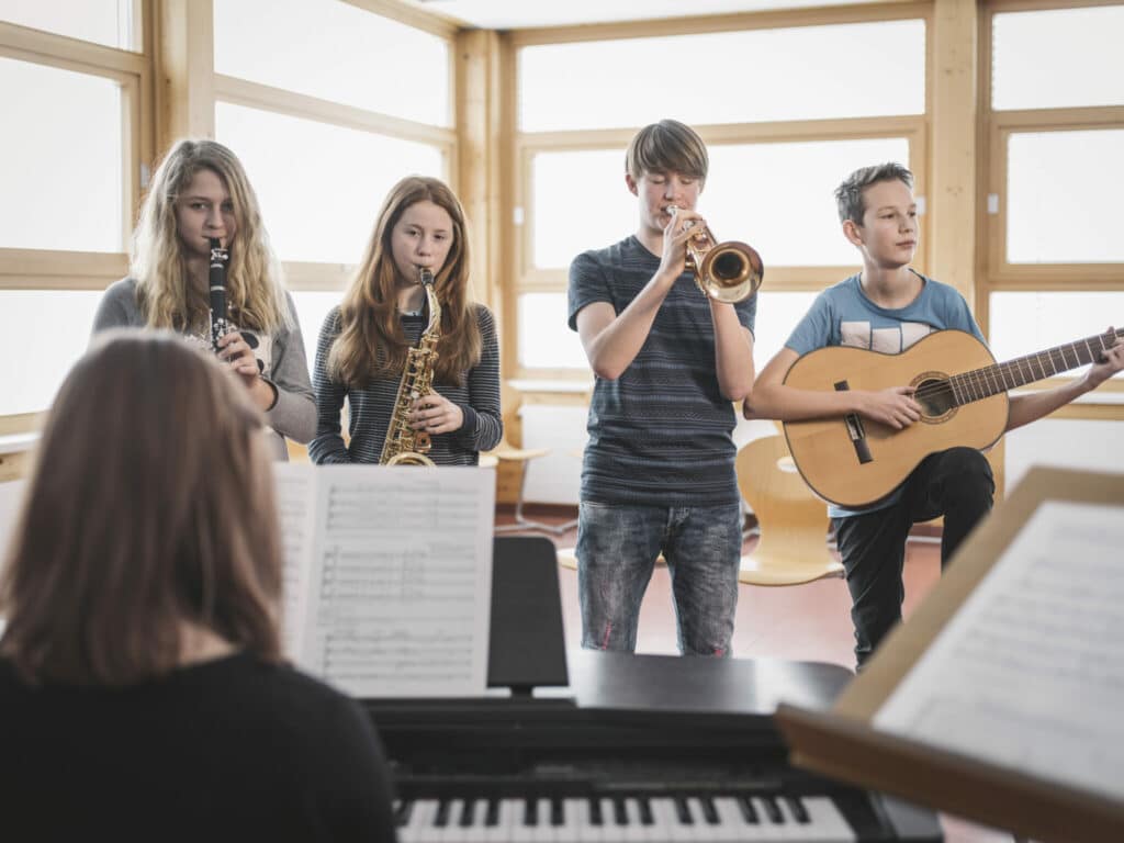 Admont Abbey Grammar School - Alumnos haciendo música© Stefan Leitner