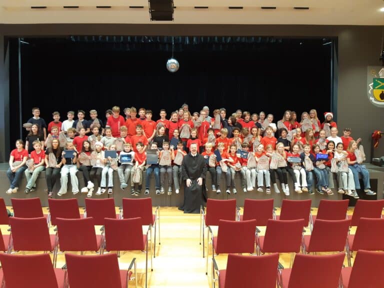 Handover of shirts and bags